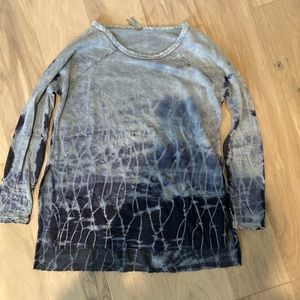 Long sleeve navy and blue top